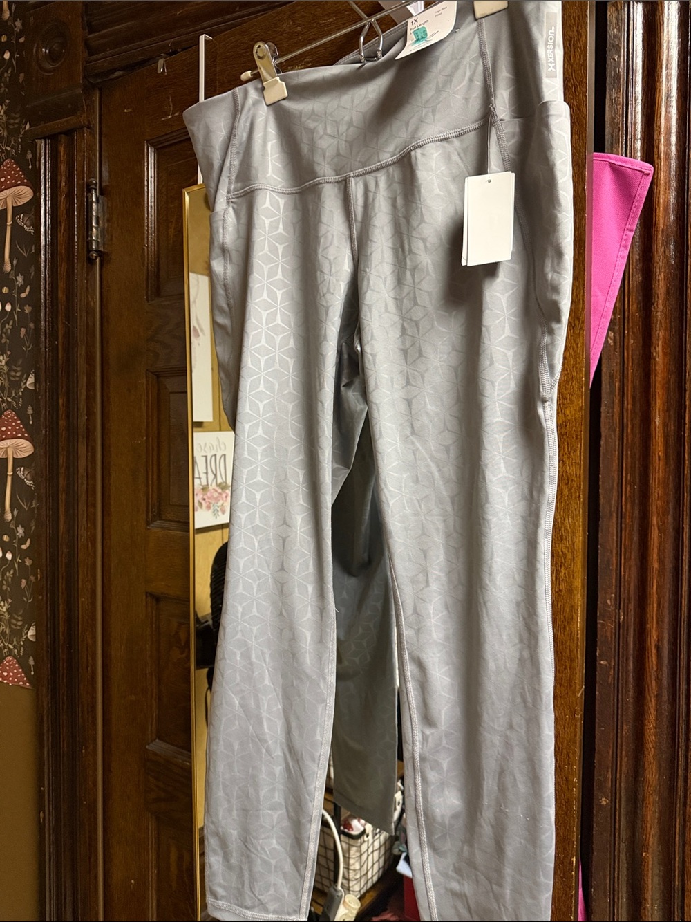 Xersion Light Gray Geo-Print High-Rise Leggings